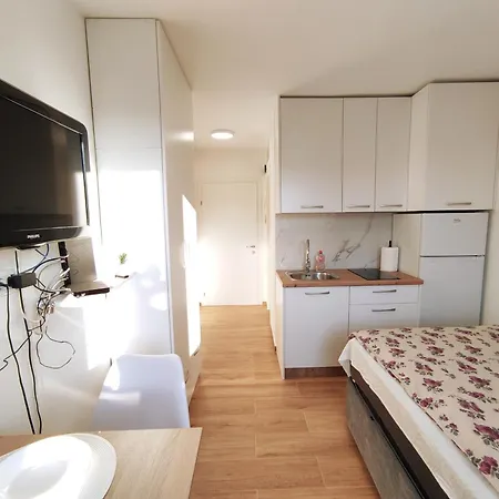 Apartment Twin 1 *